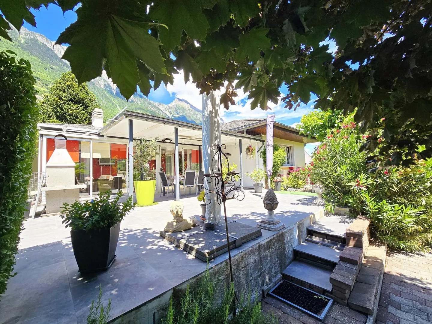 Large Single-Family Villa - Photo 2 of 10