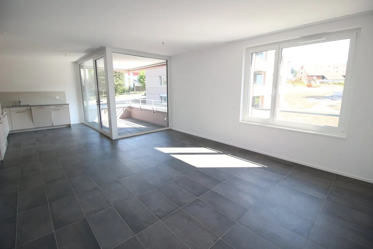 Apartment for rent - Photo 3 of 9