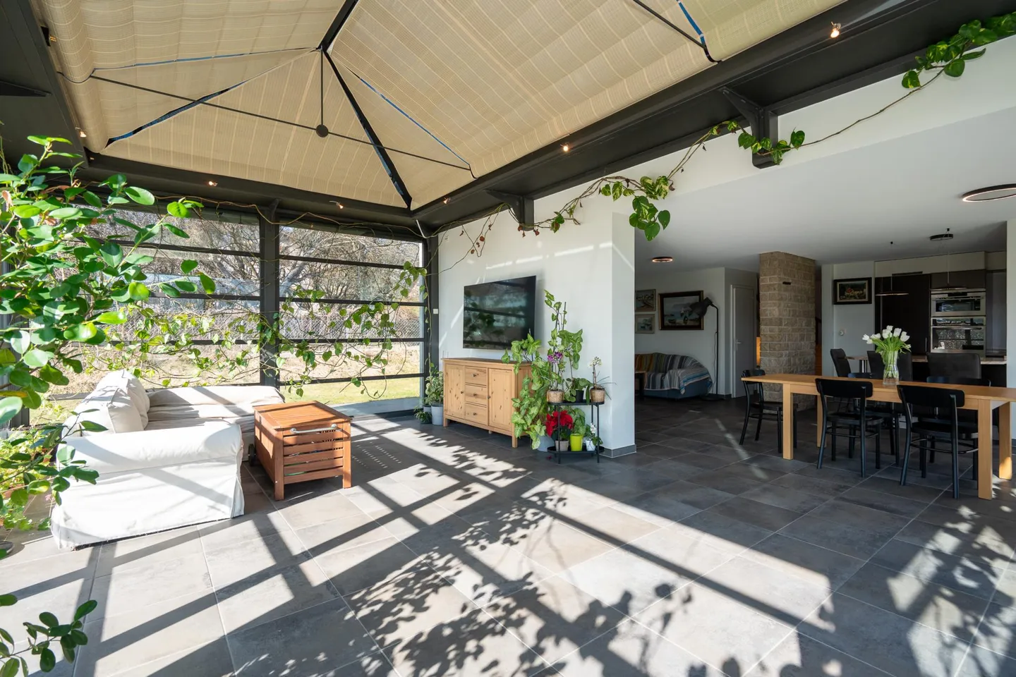 Geräumiges Familienhaus mit Garten - Foto 4 von 17