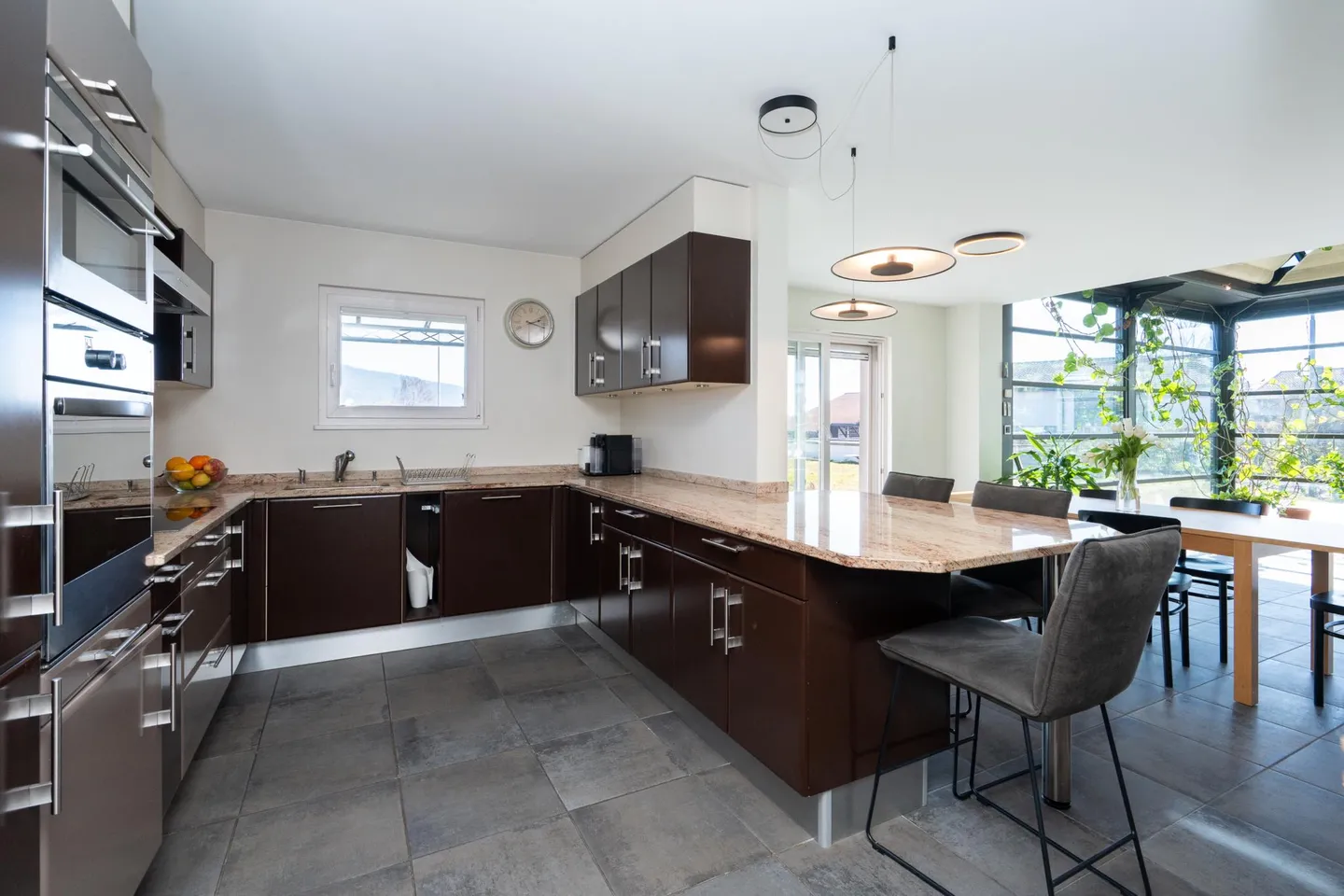 Geräumiges Familienhaus mit Garten - Foto 11 von 17
