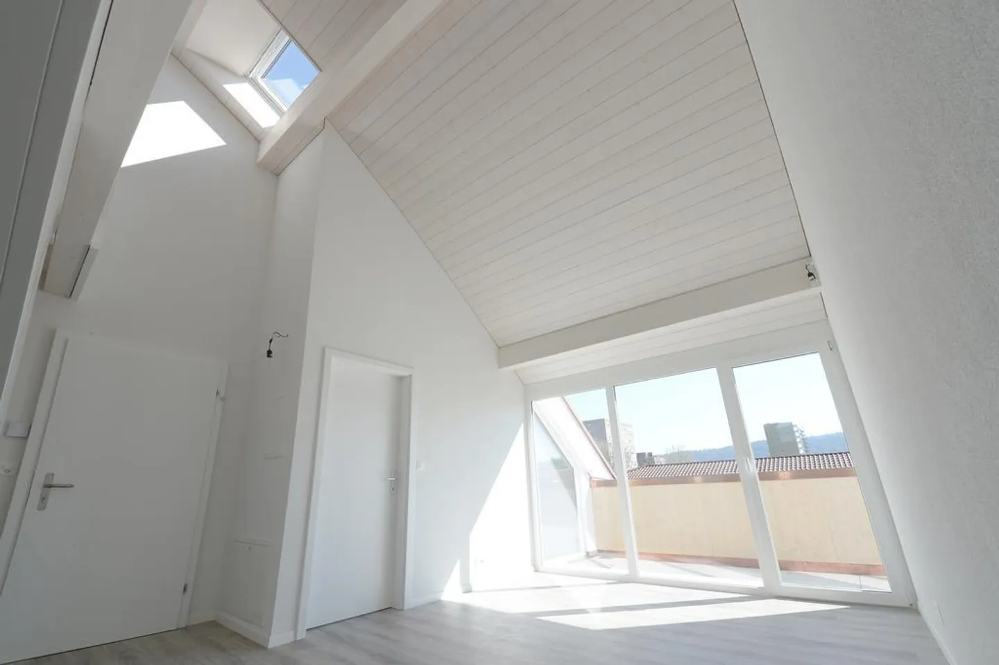 Moderno appartamento duplex di 3,5 stanze al 3° piano con balcone - Foto 1 di 11