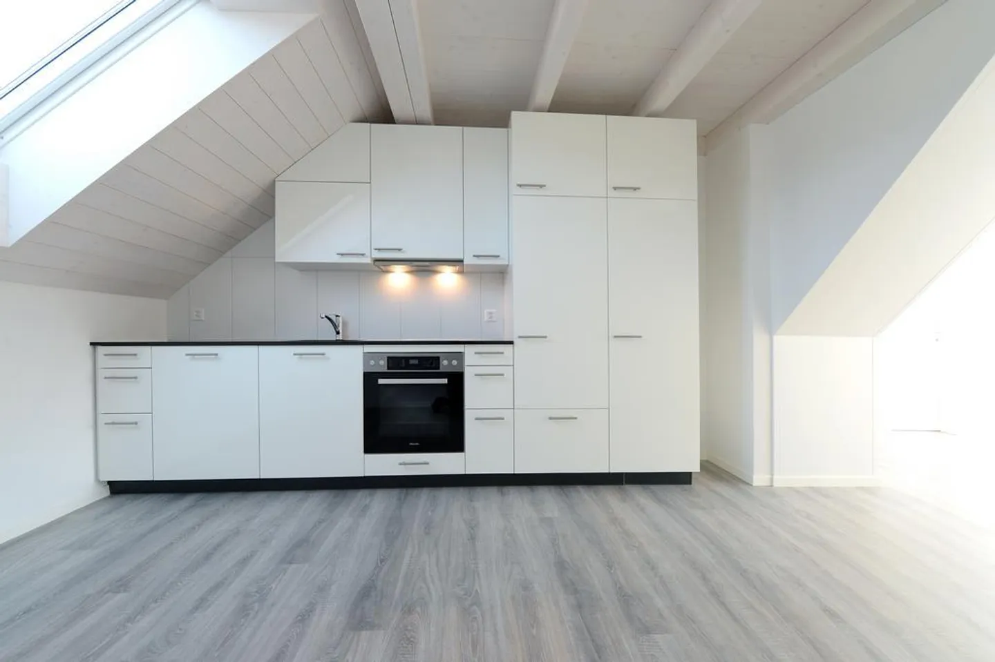 Moderno appartamento duplex di 3,5 stanze al 3° piano con balcone - Foto 2 di 11