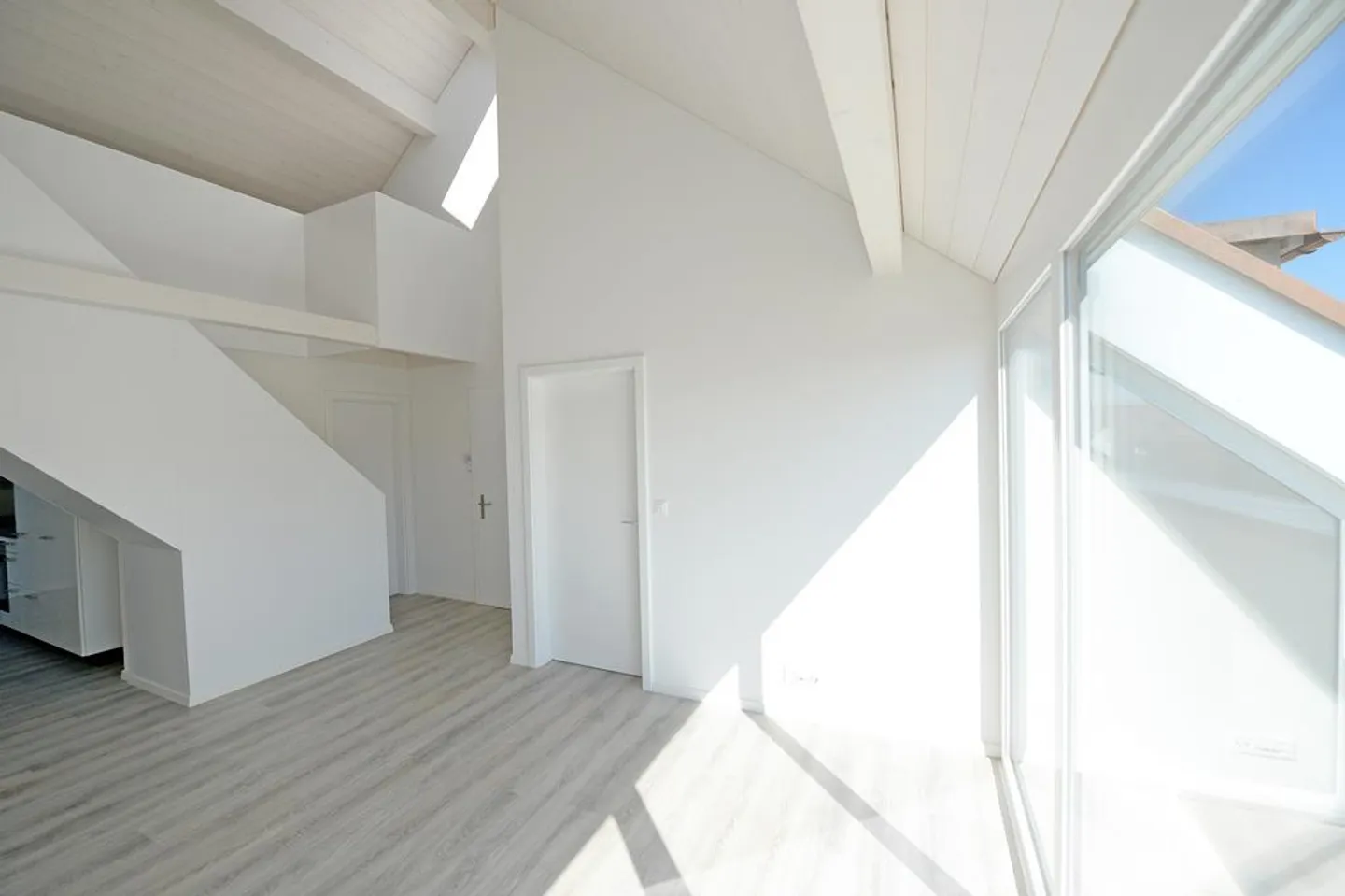 Moderno appartamento duplex di 3,5 stanze al 3° piano con balcone - Foto 3 di 11