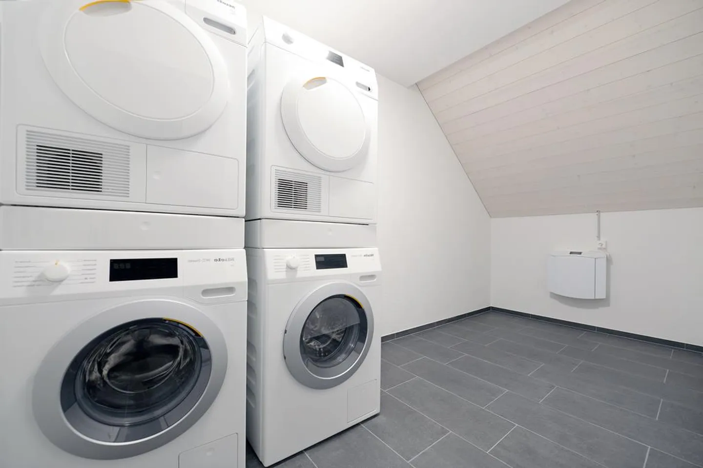 Moderno appartamento duplex di 3,5 stanze al 3° piano con balcone - Foto 10 di 11