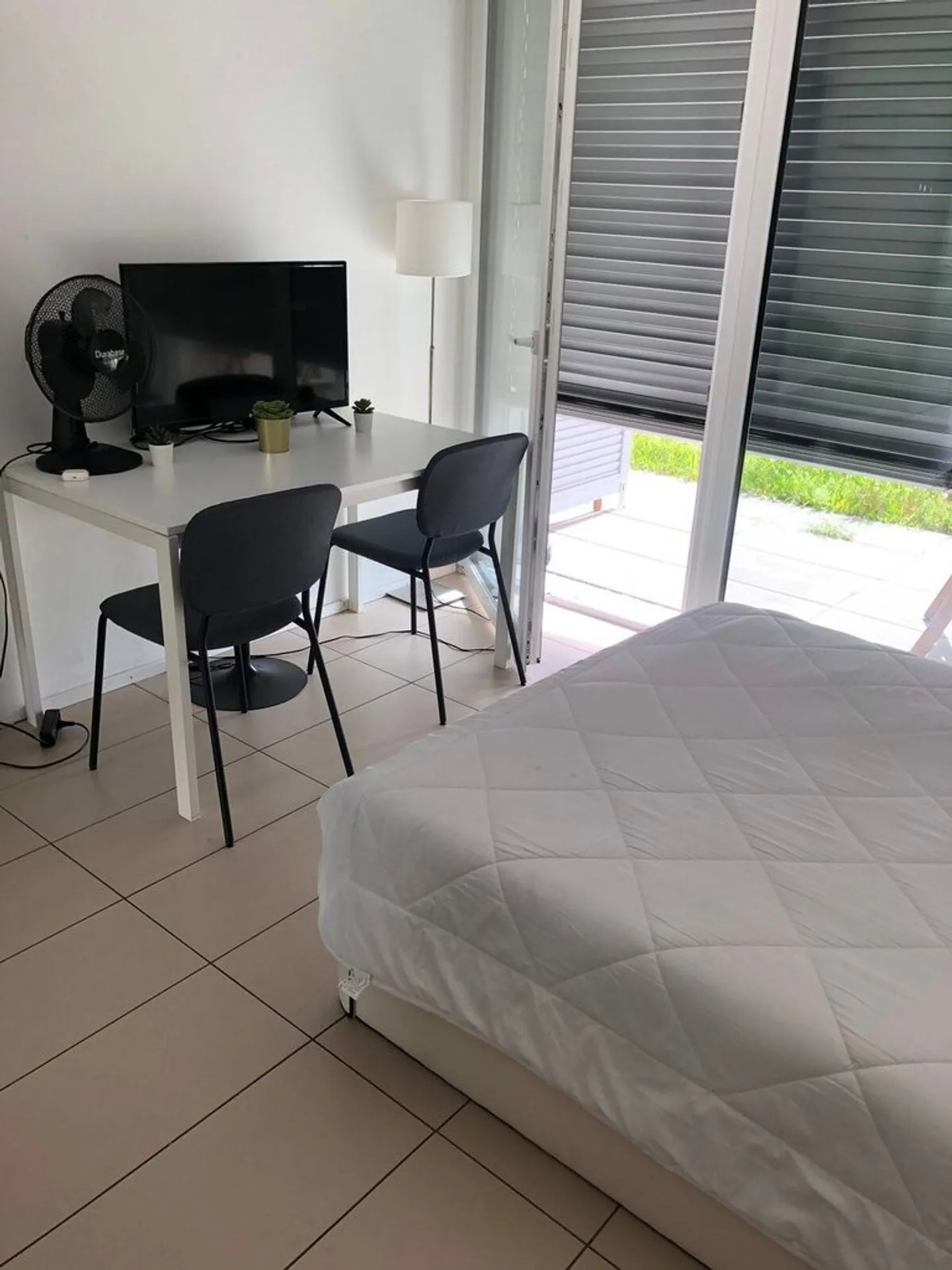 Studio con mobili e terrazza - Foto 3 di 5