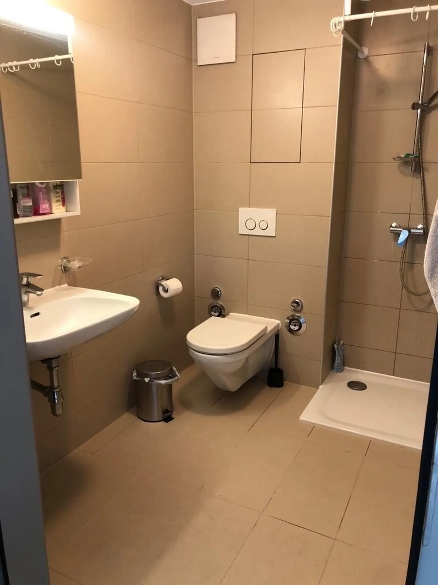 Studio con mobili e terrazza - Foto 4 di 5