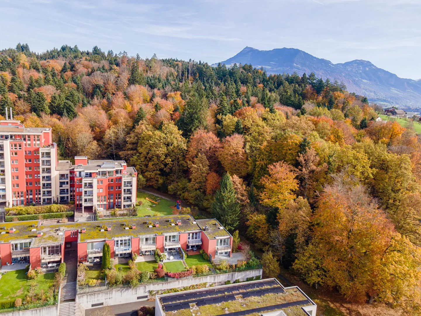 Spacious, family-friendly end-of-terrace house - Photo 1 of 12