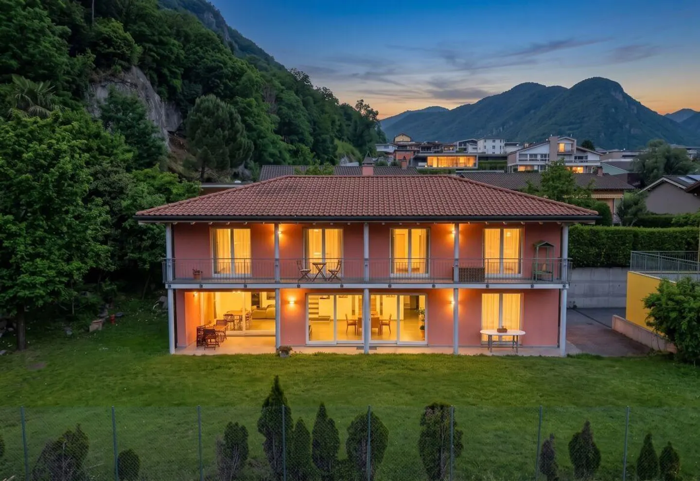 Spaziosa casa unifamiliare a Galbisio - Foto 2 von 20