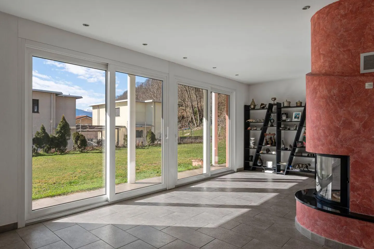 Spaziosa casa unifamiliare a Galbisio - Foto 4 von 20
