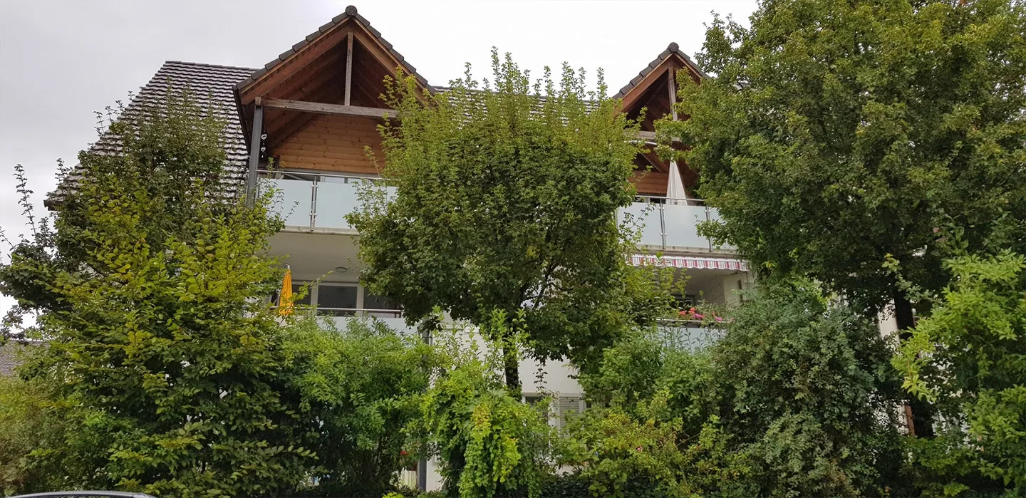 Grosszügige  4 1/2  Zimmer Attikawohnung  inkl.  Einstellhallenplatz - Foto 2 von 23