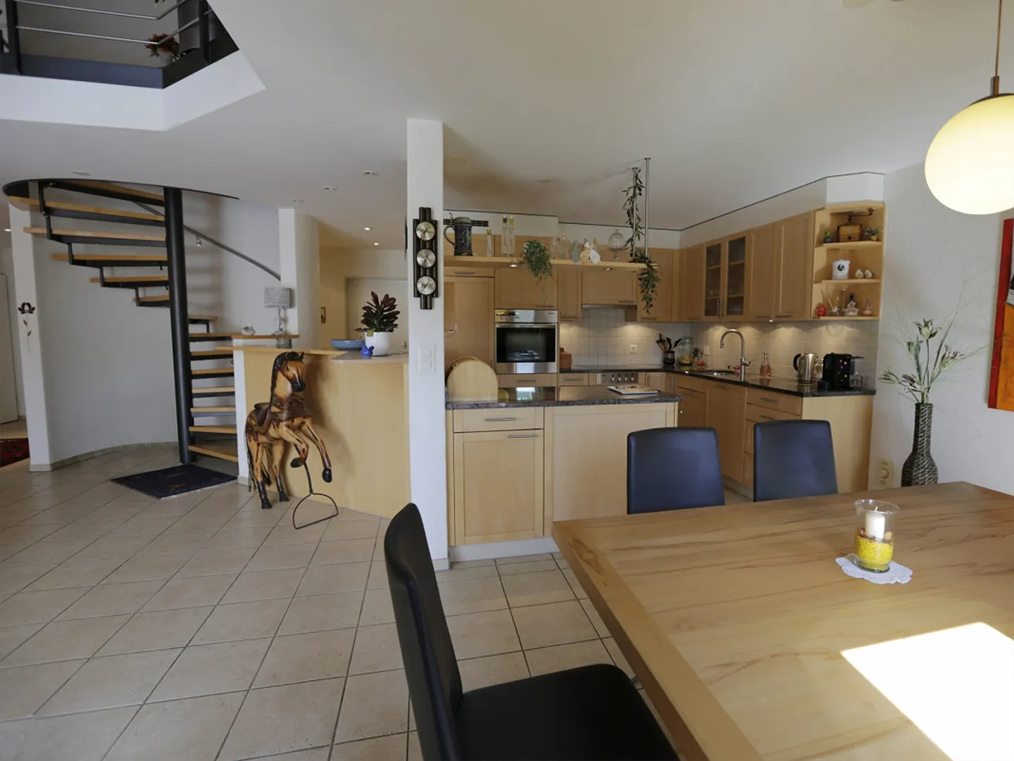 Grosszügige  4 1/2  Zimmer Attikawohnung  inkl.  Einstellhallenplatz - Foto 3 von 23