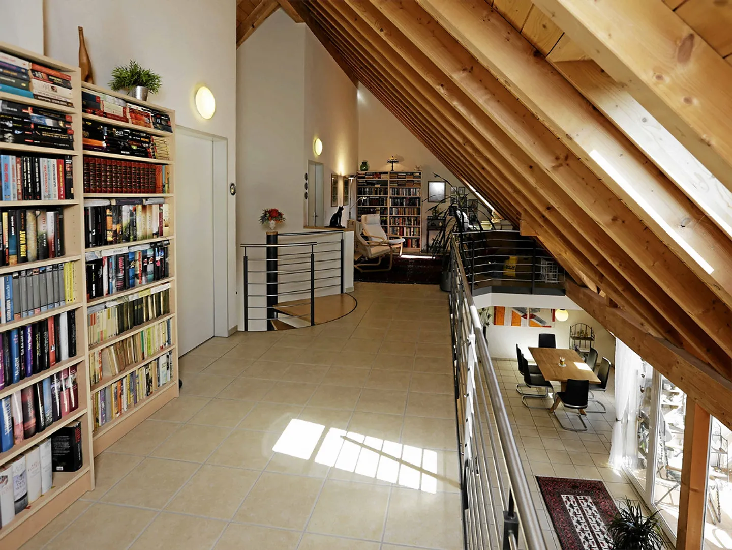 Grosszügige  4 1/2  Zimmer Attikawohnung  inkl.  Einstellhallenplatz - Foto 4 von 23