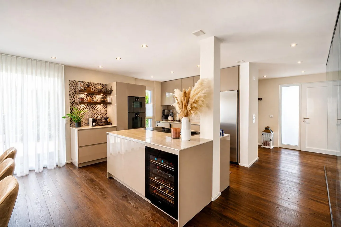 Luxury Without Compromise - Photo 4 of 18