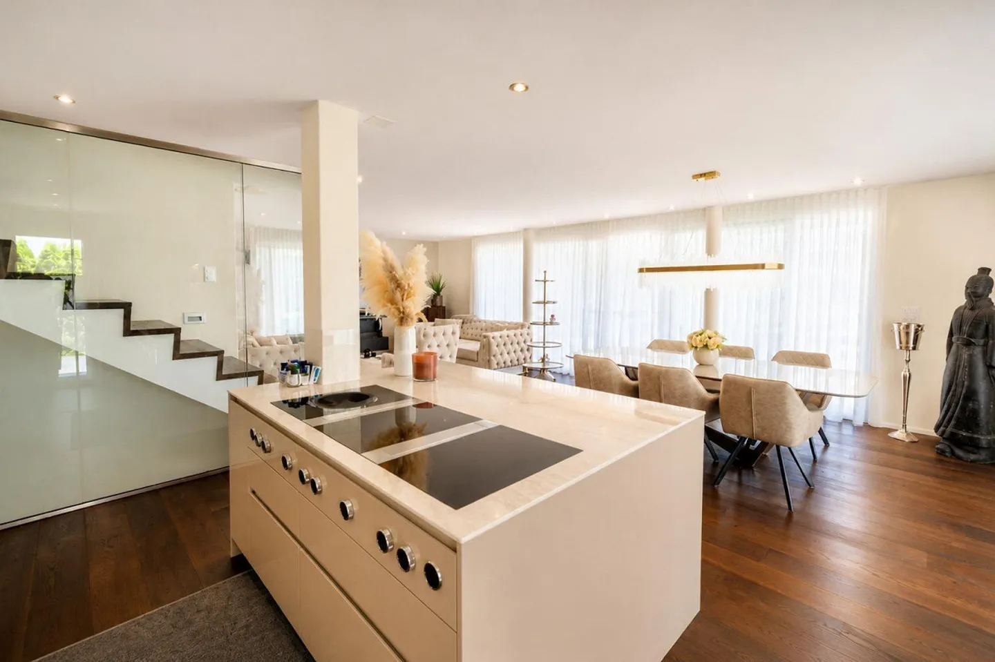 Luxury Without Compromise - Photo 5 of 18