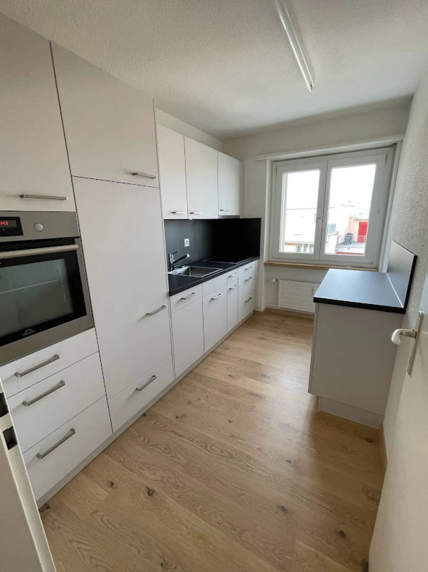 Appartamento arredato e recentemente ristrutturato con vista parziale sul lago - Foto 5 di 15