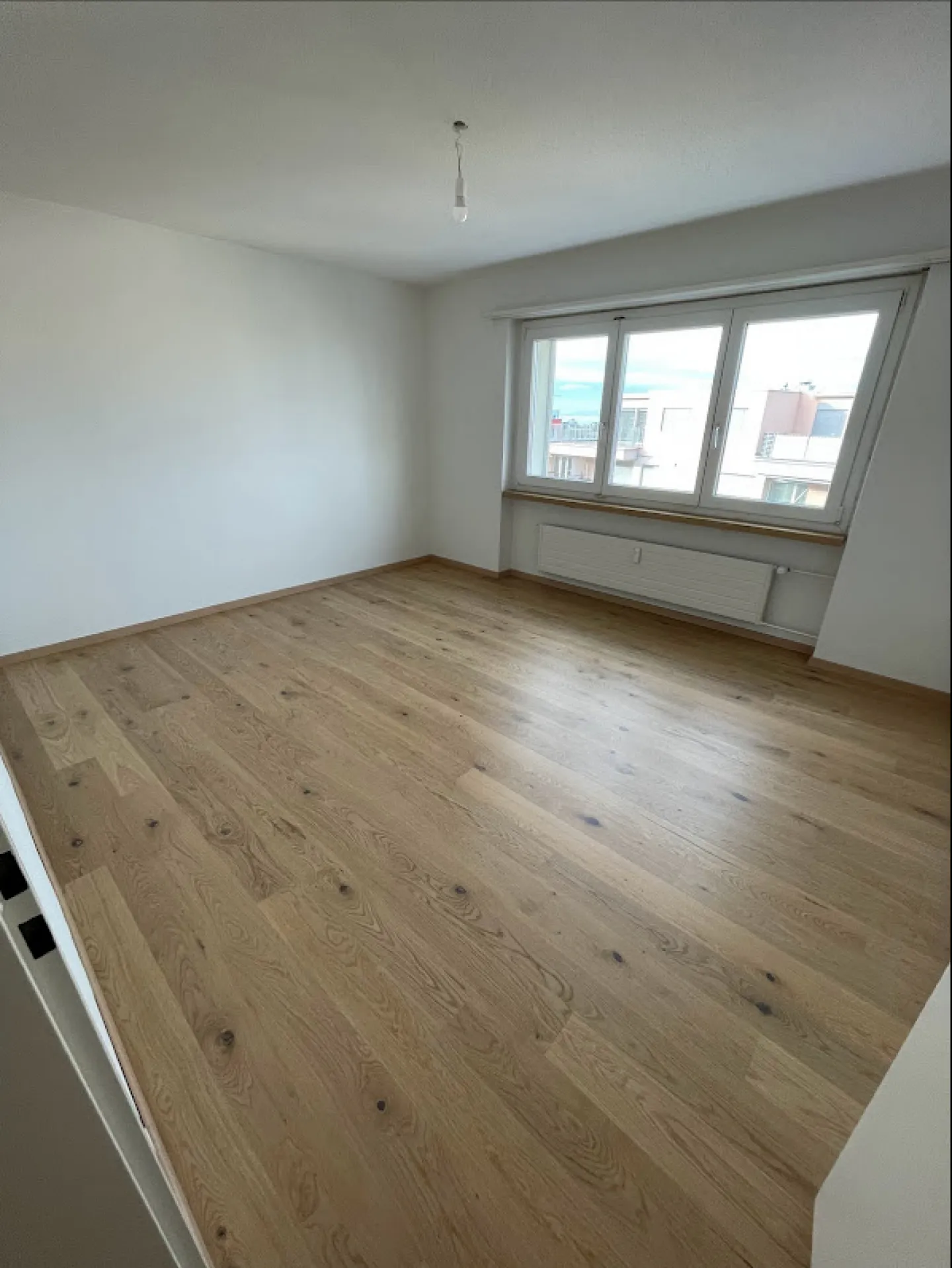 Appartamento arredato e recentemente ristrutturato con vista parziale sul lago - Foto 6 di 15