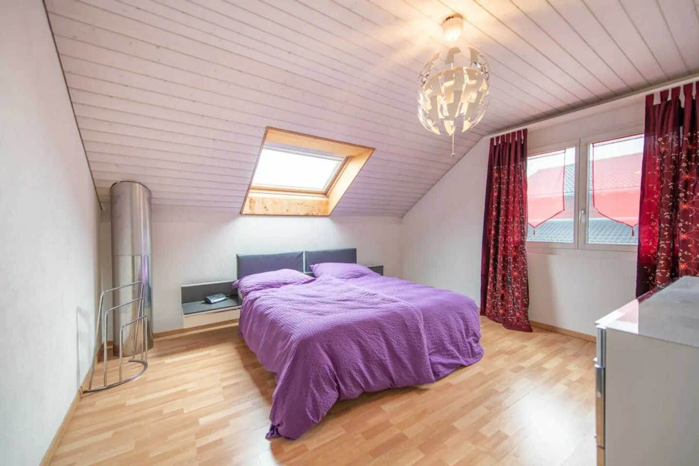 Your new home happiness: Modern home with spacious garden - Photo 12 of 27