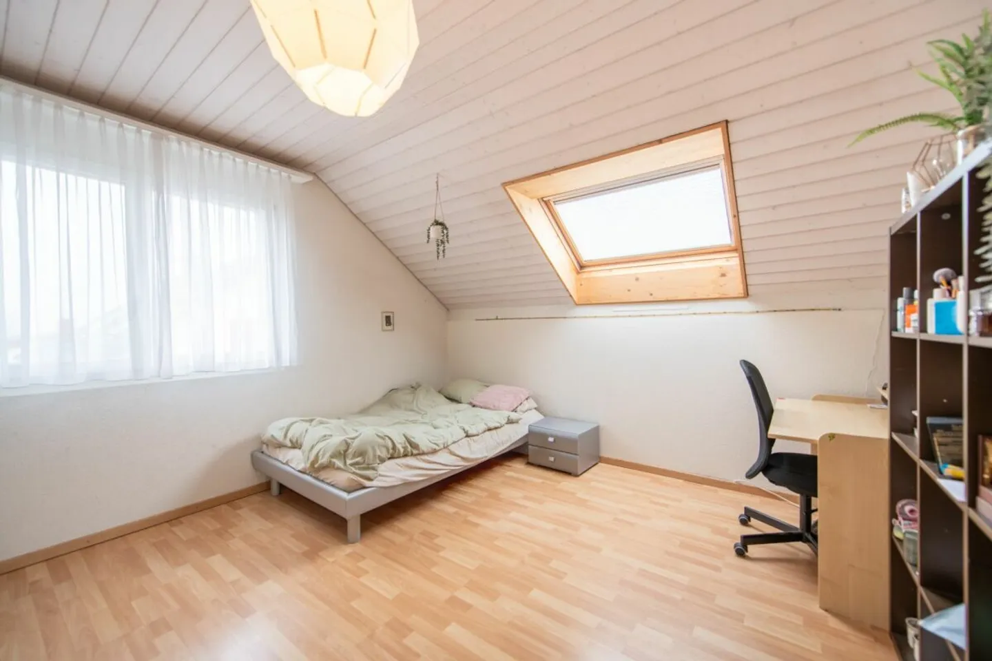 Your new home happiness: Modern home with spacious garden - Photo 15 of 27