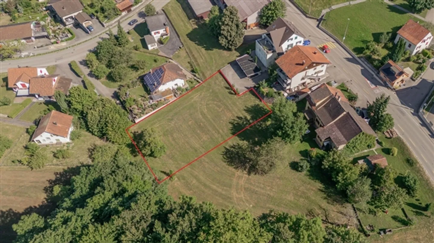 Terreno edificabile di 1'347 m2 in posizione idilliaca a Fehren - Foto 3 di 7