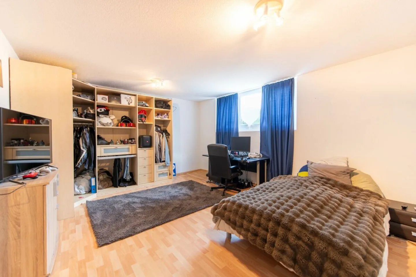 Your new home happiness: Modern home with spacious garden - Photo 17 of 27