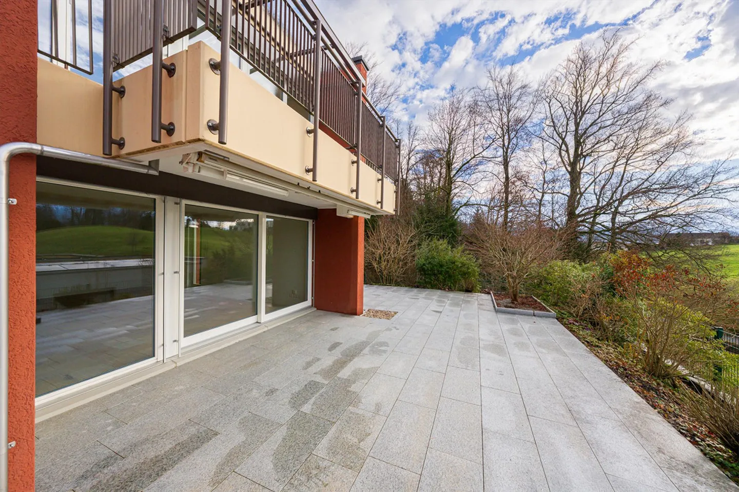 Spacious, family-friendly end-of-terrace house - Photo 4 of 12