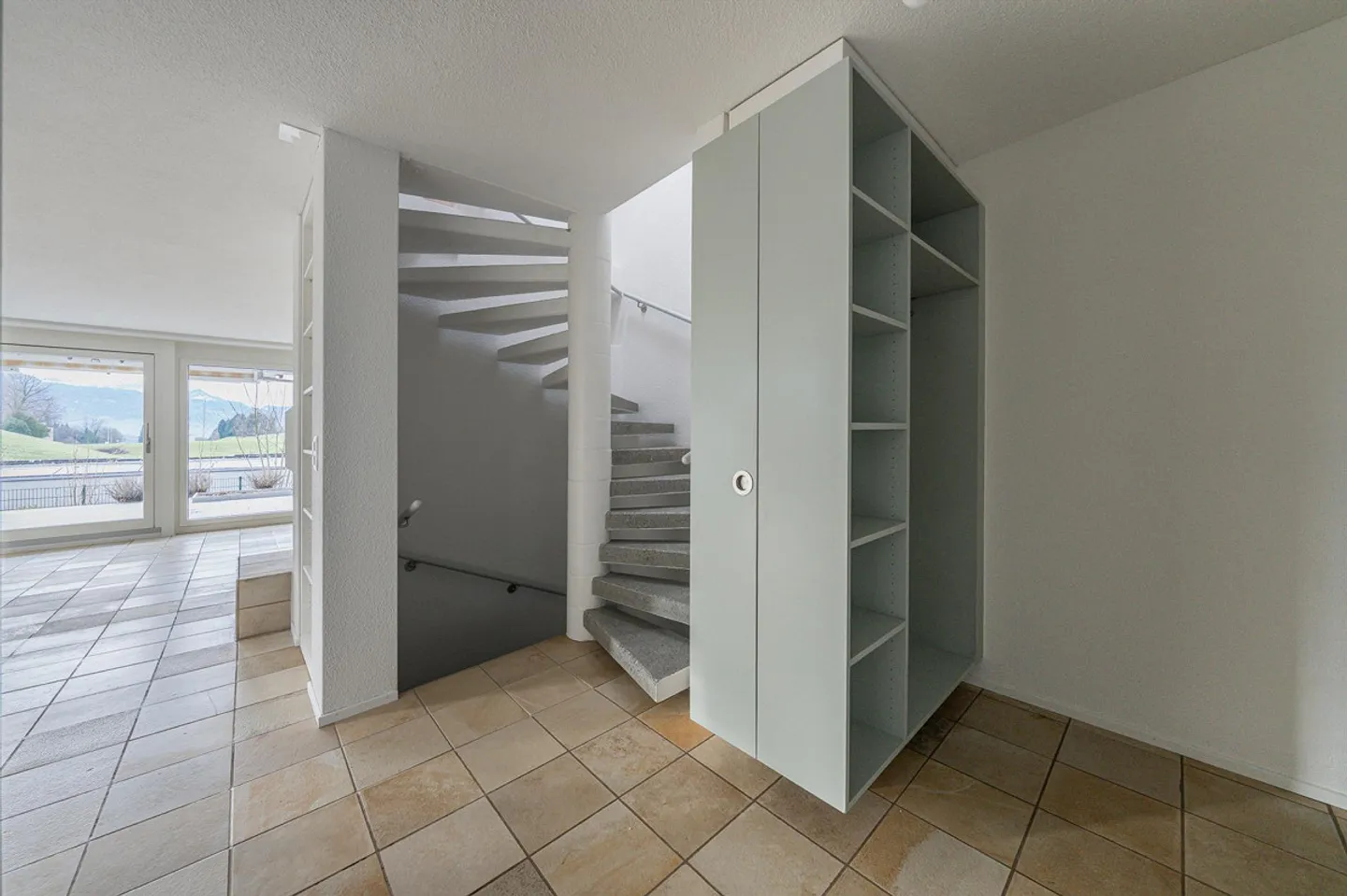 Spacious, family-friendly end-of-terrace house - Photo 5 of 12