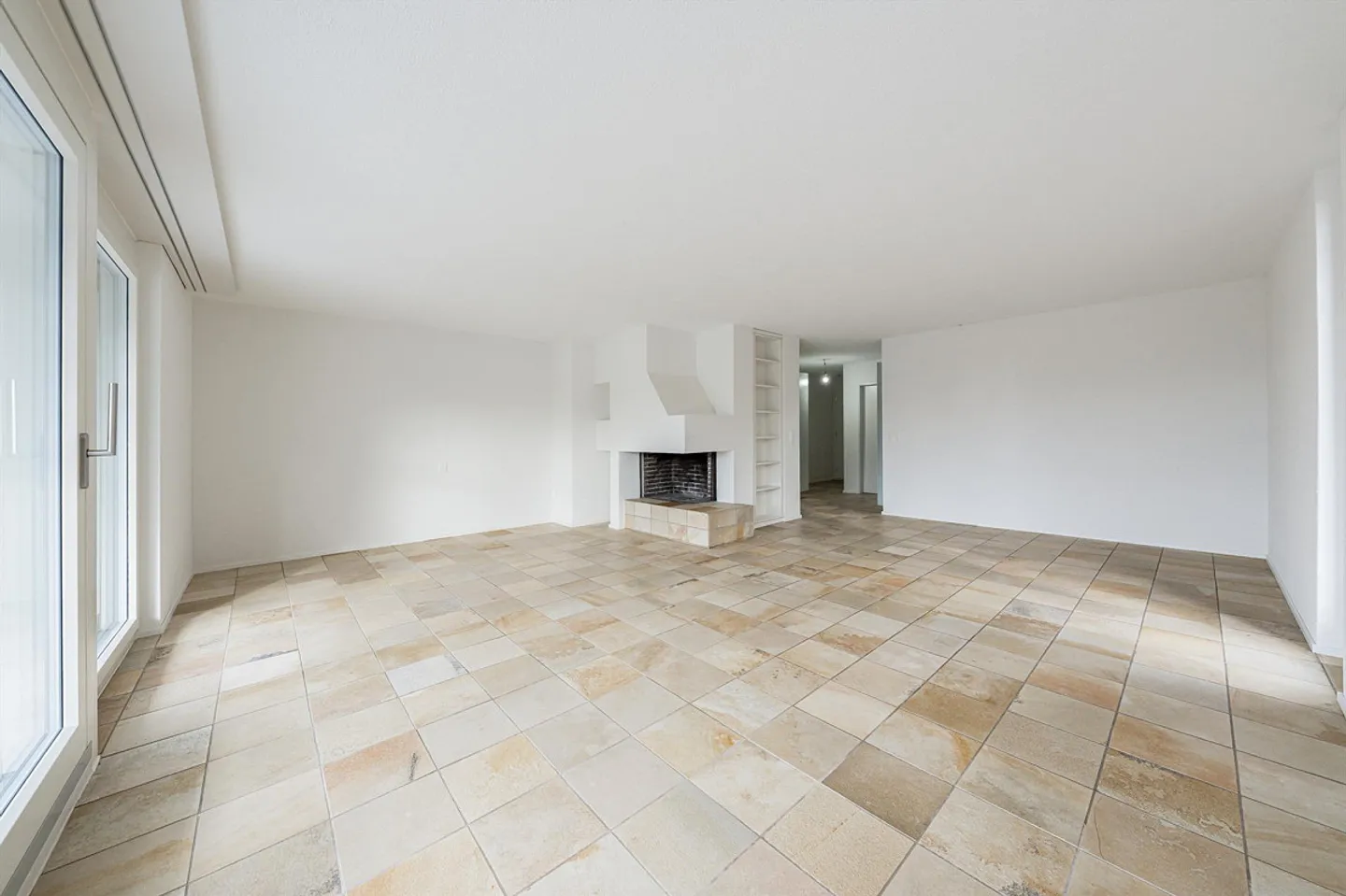 Spacious, family-friendly end-of-terrace house - Photo 7 of 12