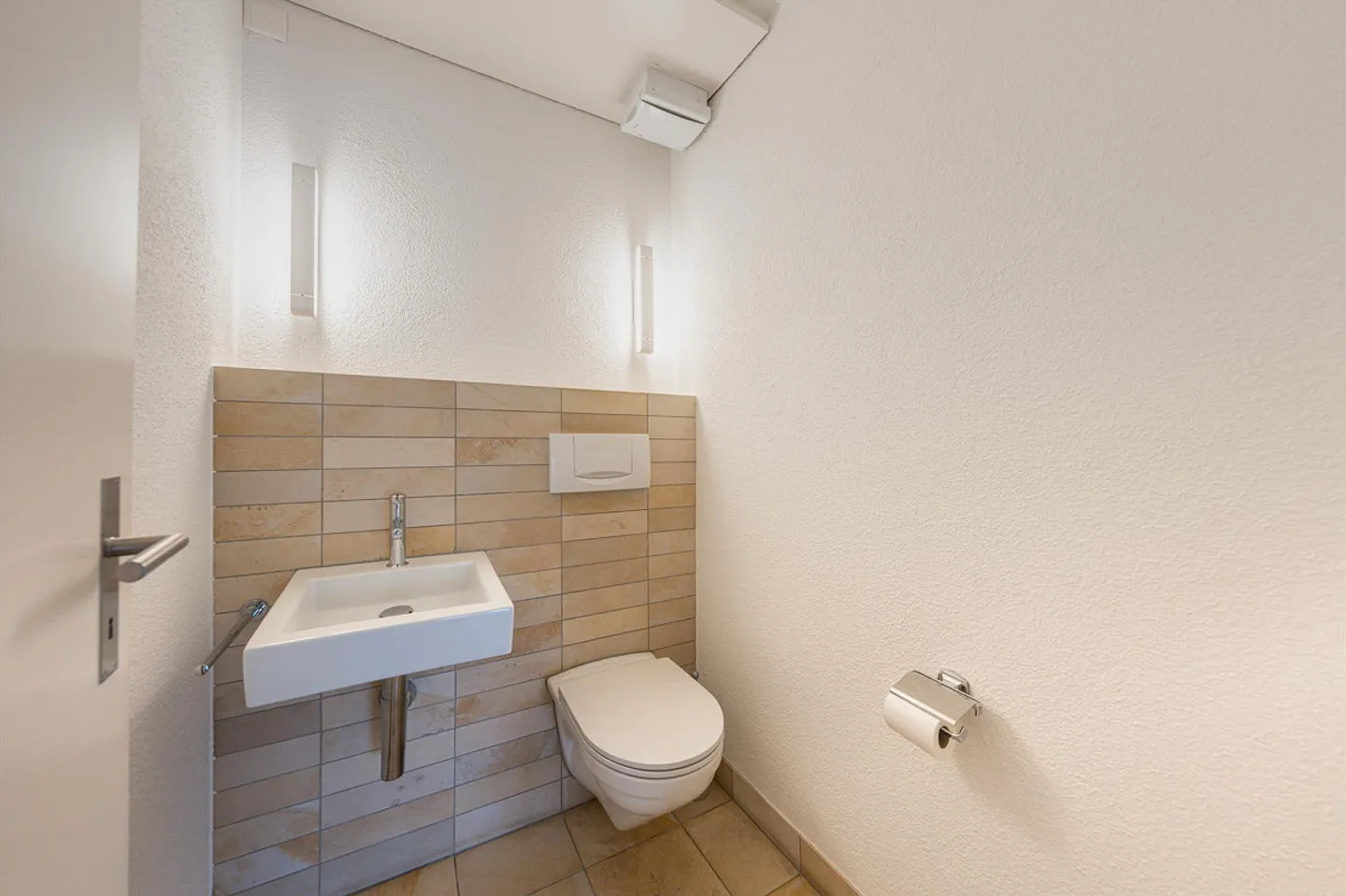 Spacious, family-friendly end-of-terrace house - Photo 8 of 12