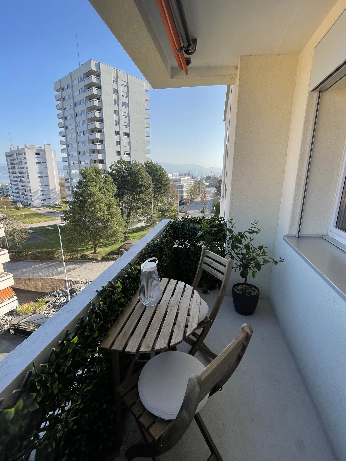 Appartamento arredato e recentemente ristrutturato con vista parziale sul lago - Foto 12 di 15