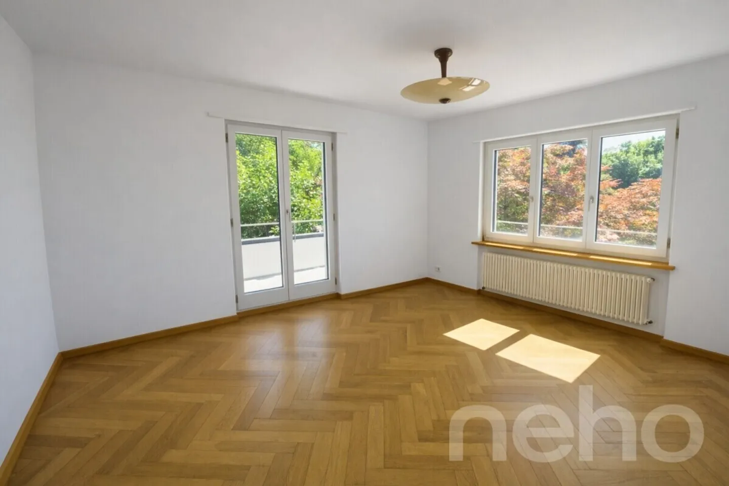 Rare Opportunity: 5.5-Room Single-Family House in Prime Location - Photo 2 of 5