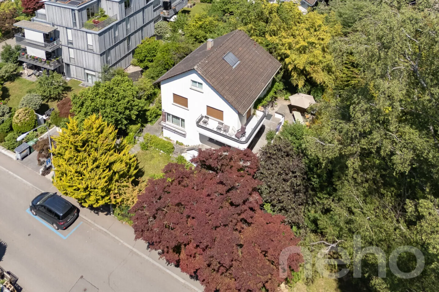 Rare Opportunity: 5.5-Room Single-Family House in Prime Location - Photo 3 of 5