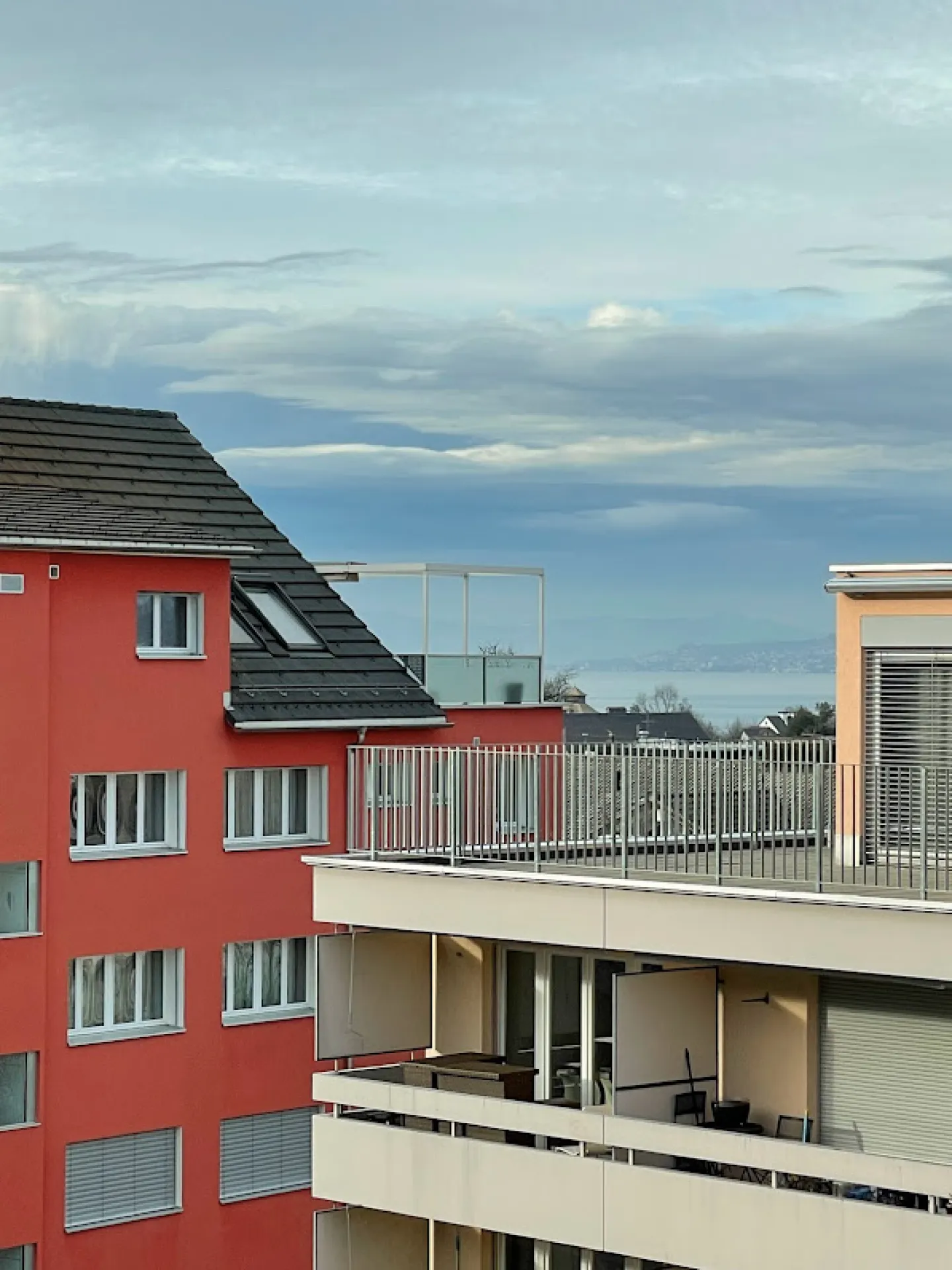 Appartamento arredato e recentemente ristrutturato con vista parziale sul lago - Foto 13 di 15