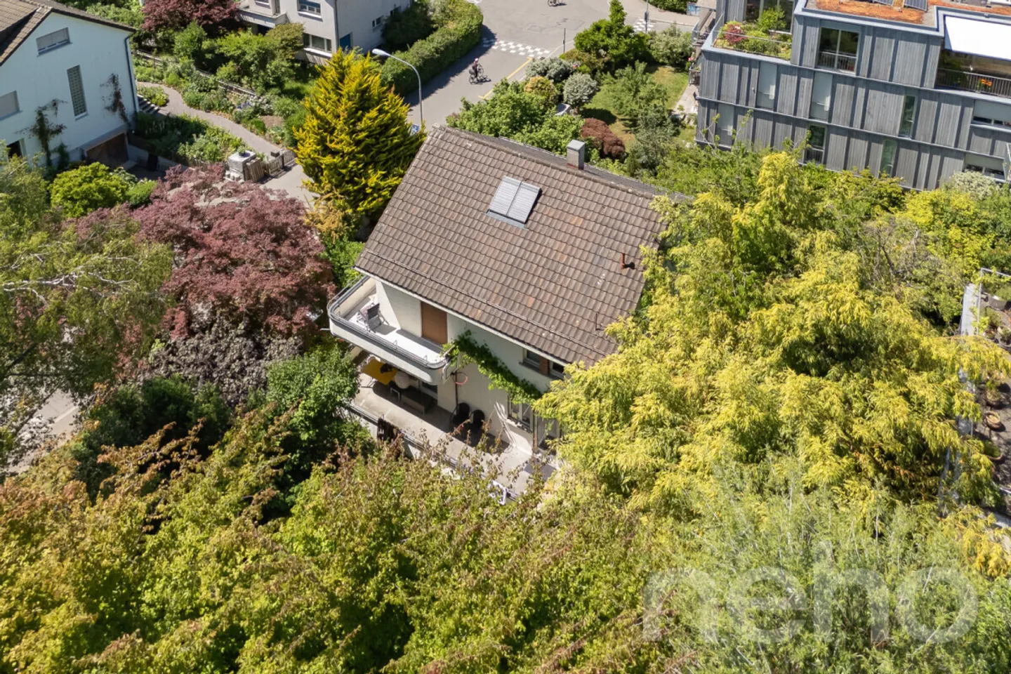 Rare Opportunity: 5.5-Room Single-Family House in Prime Location - Photo 4 of 5