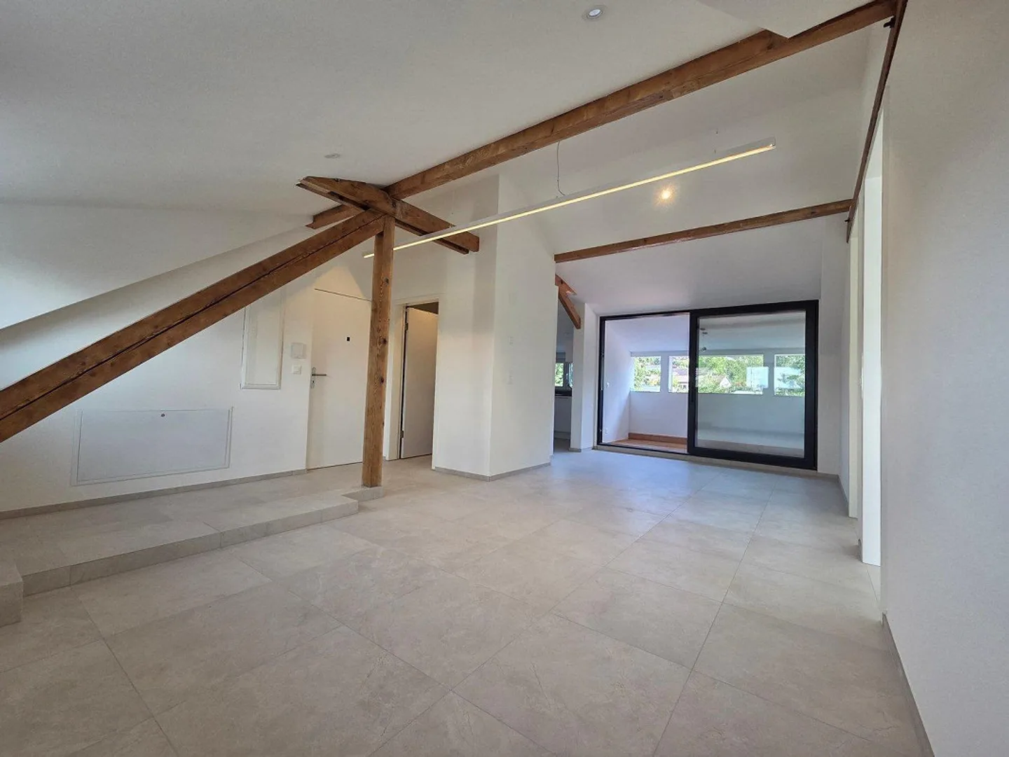 Renovated attic apartment in the popular Neubad district - Photo 2 of 6