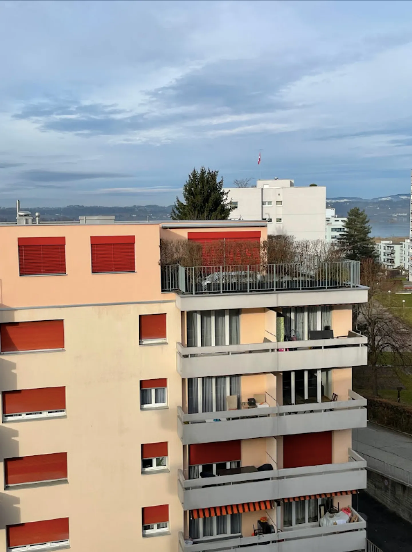 Appartamento arredato e recentemente ristrutturato con vista parziale sul lago - Foto 14 di 15