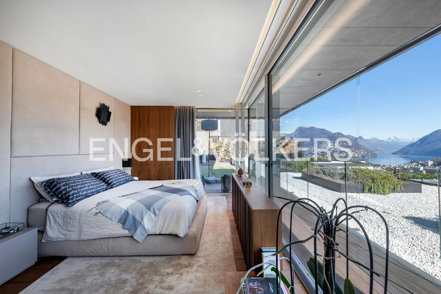 Contemporary prestigious residence - Photo 10 of 15