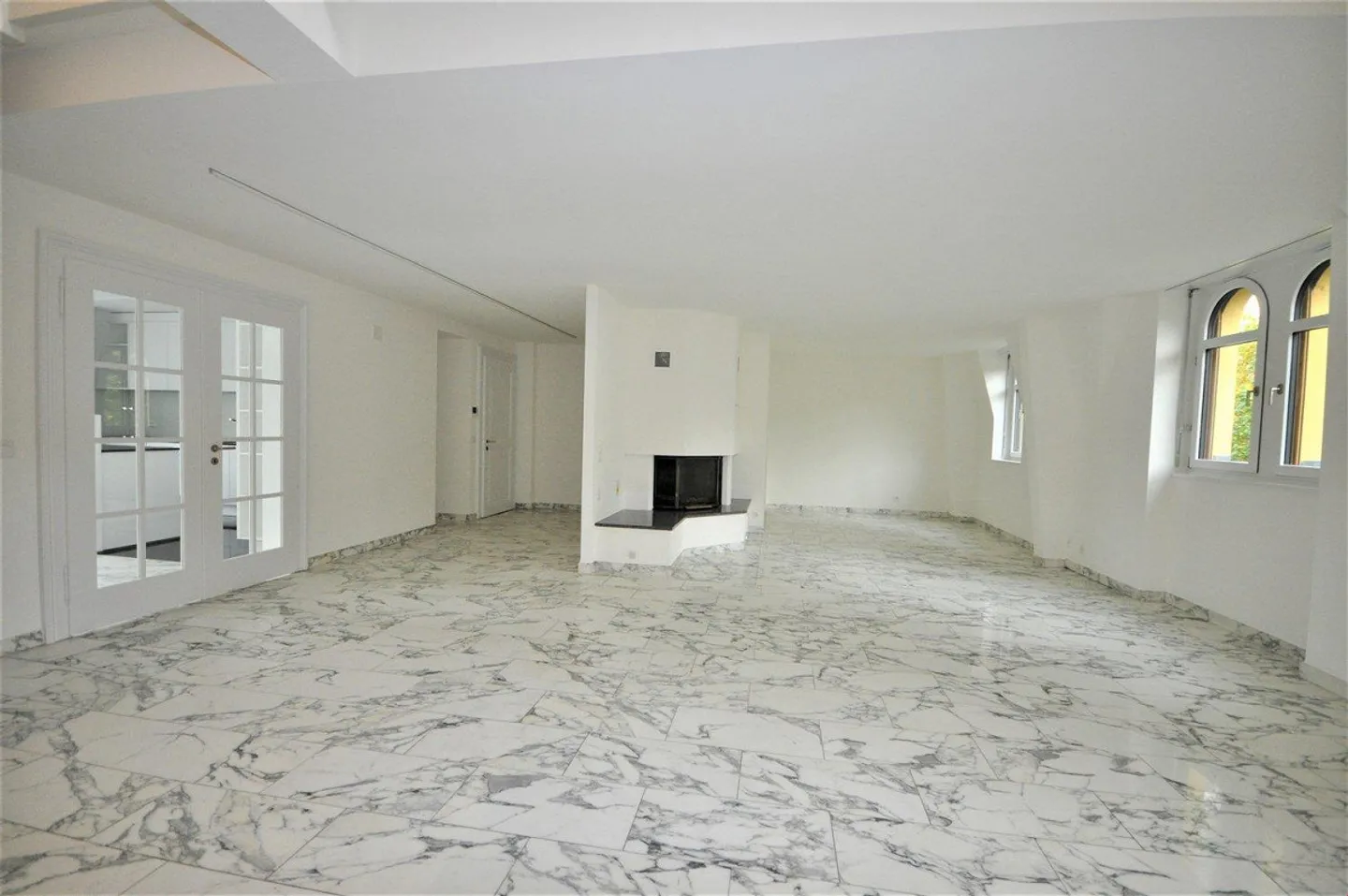 Maison Unique dans un Emplacement Privilégié : Profitez d'un Habitat Exclusif - Photo 4 sur 13