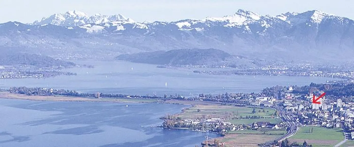 Top of Pfäffikon - freshly renovated 3.5 room apartment on the 11th floor - Photo 1 of 12