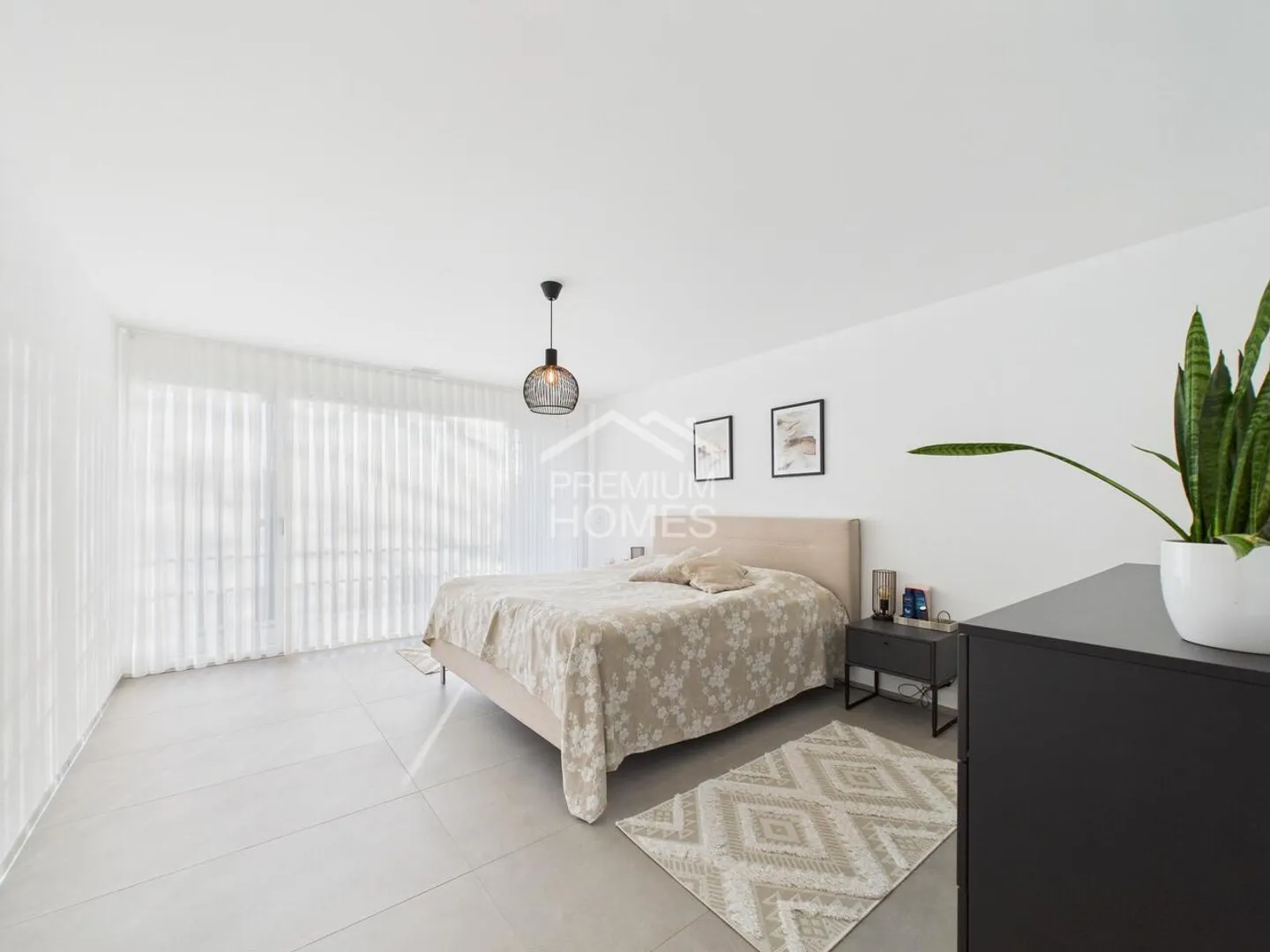 Living with Demands - Comfort and Timeless Elegance - Photo 6 of 11