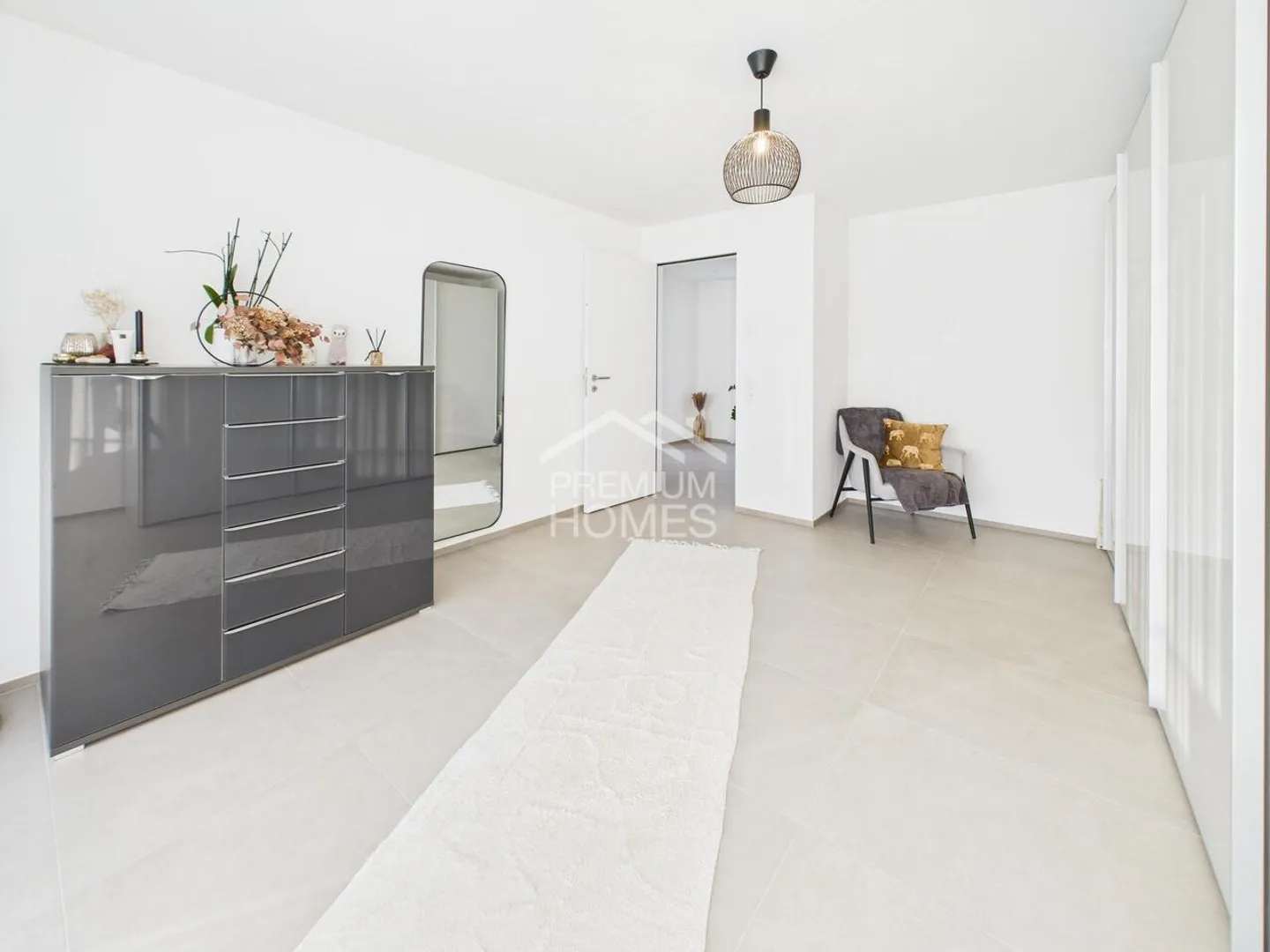 Living with Demands - Comfort and Timeless Elegance - Photo 7 of 11