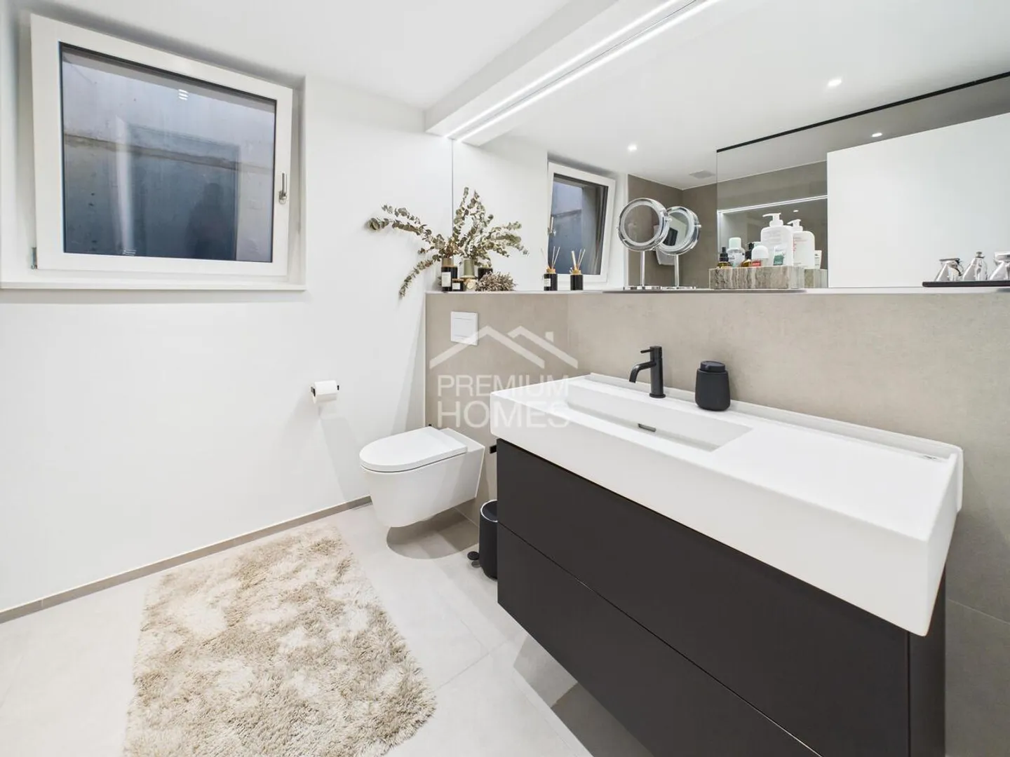 Living with Demands - Comfort and Timeless Elegance - Photo 8 of 11