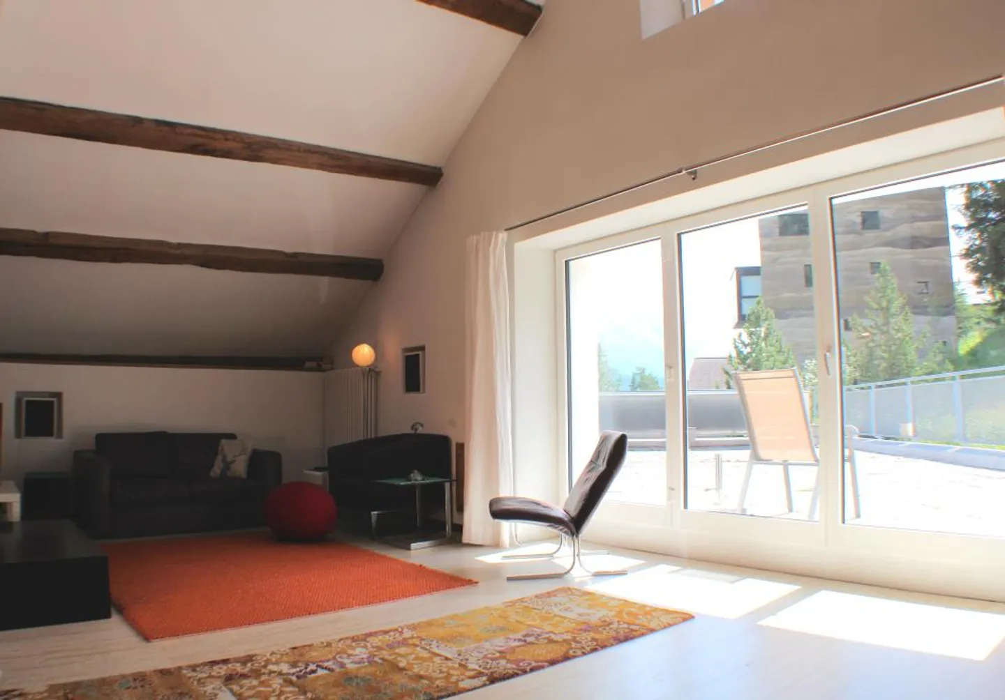 «Saisonale Vermietung von geräumiger Dachwohnung mit Sonnenterrasse» - Foto 1 von 10