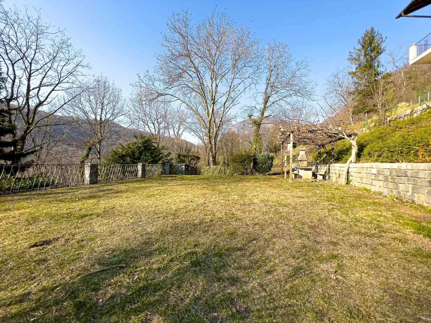 Maison avec jardin dans la verdure - Photo 5 sur 8