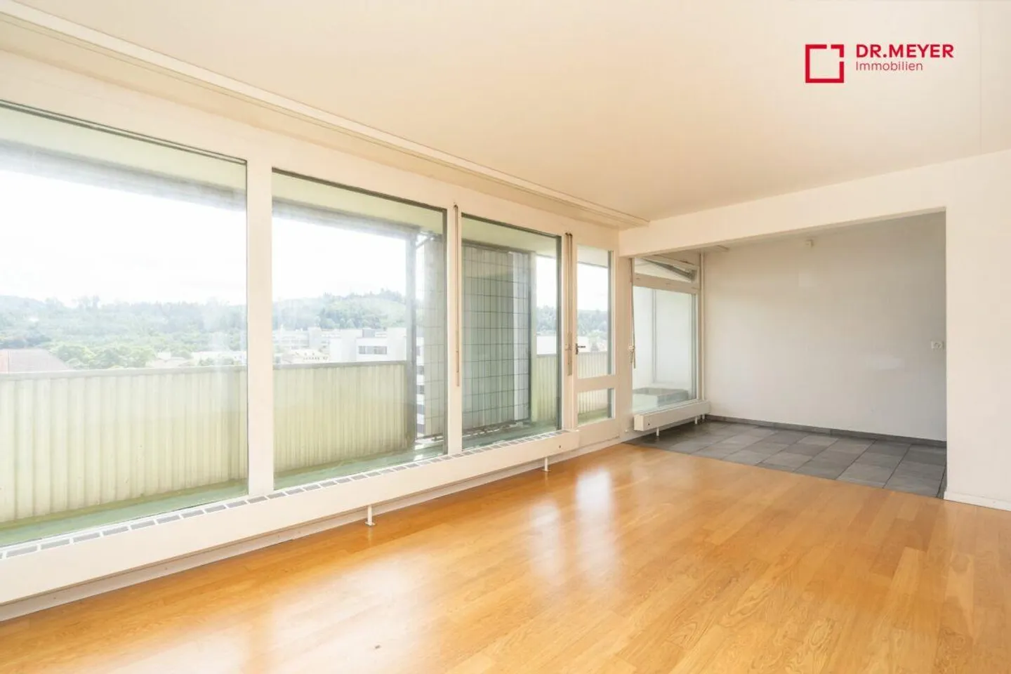 4.5-ROOM APARTMENT WITH PARKING SPACE IN BUILDING RIGHTS - Photo 1 of 12