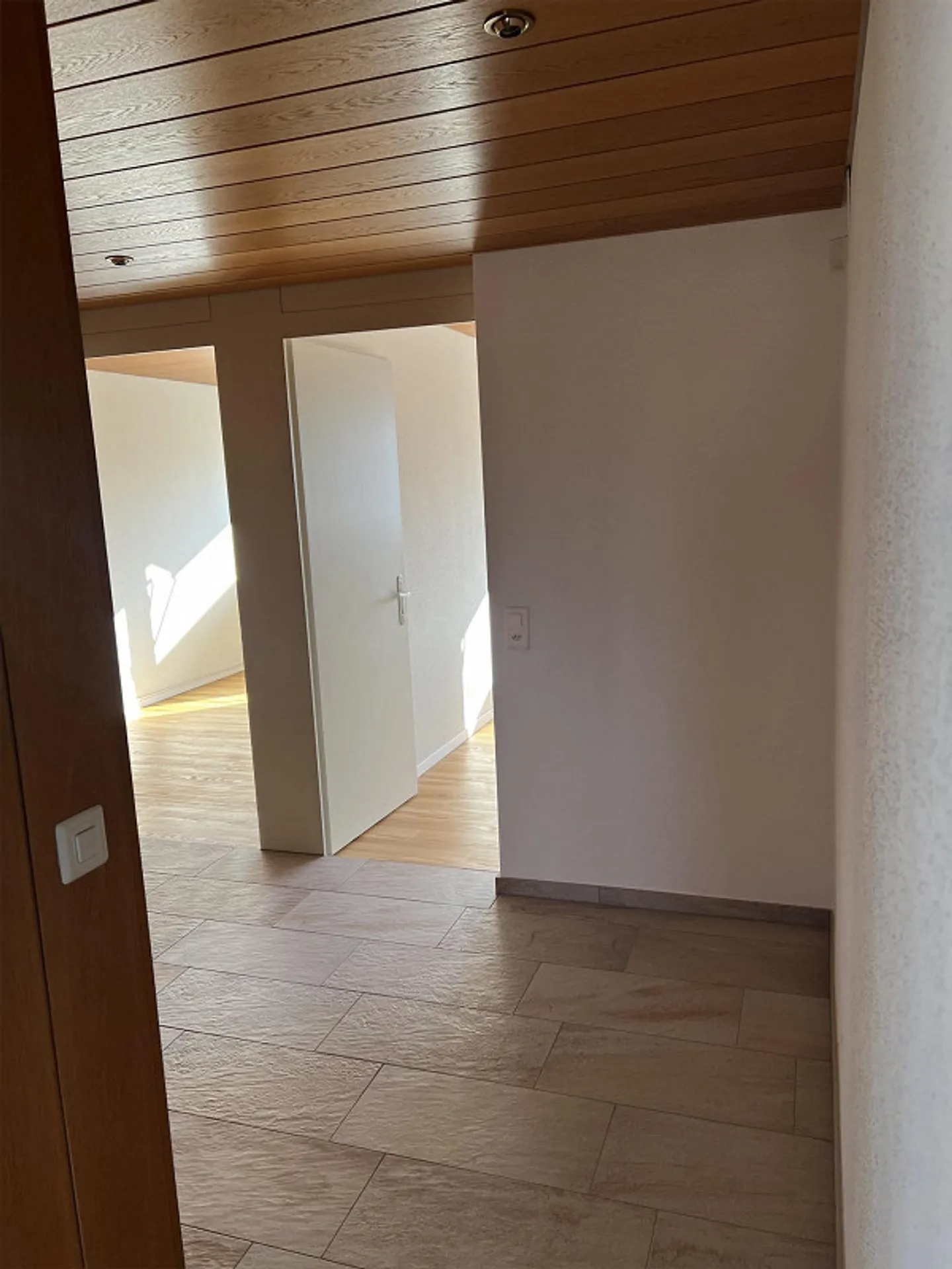 Top of Pfäffikon - freshly renovated 3.5 room apartment on the 11th floor - Photo 11 of 12