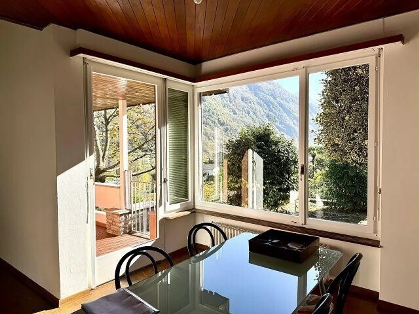 Appartamento ultimo piano di 6 1/2 locali con giardino e parcella - Foto 4 di 13