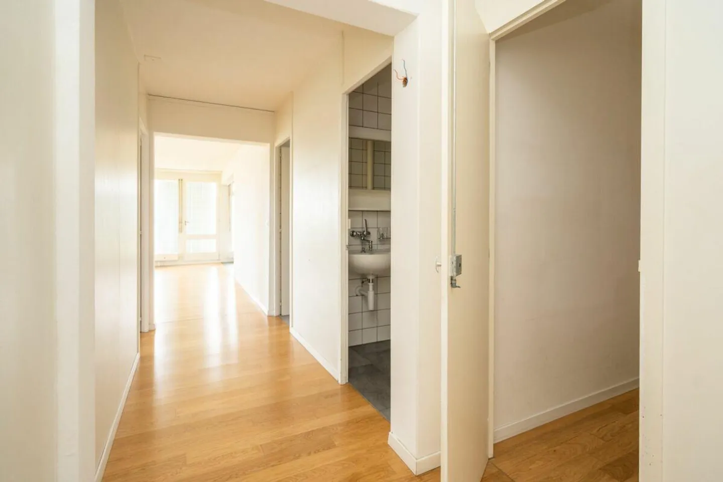 4.5-ROOM APARTMENT WITH PARKING SPACE IN BUILDING RIGHTS - Photo 5 of 12