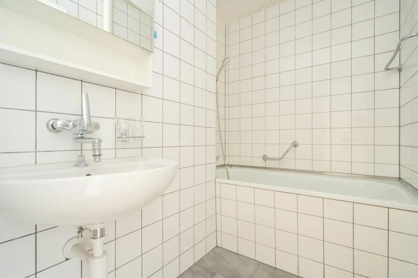 4.5-ROOM APARTMENT WITH PARKING SPACE IN BUILDING RIGHTS - Photo 6 of 12