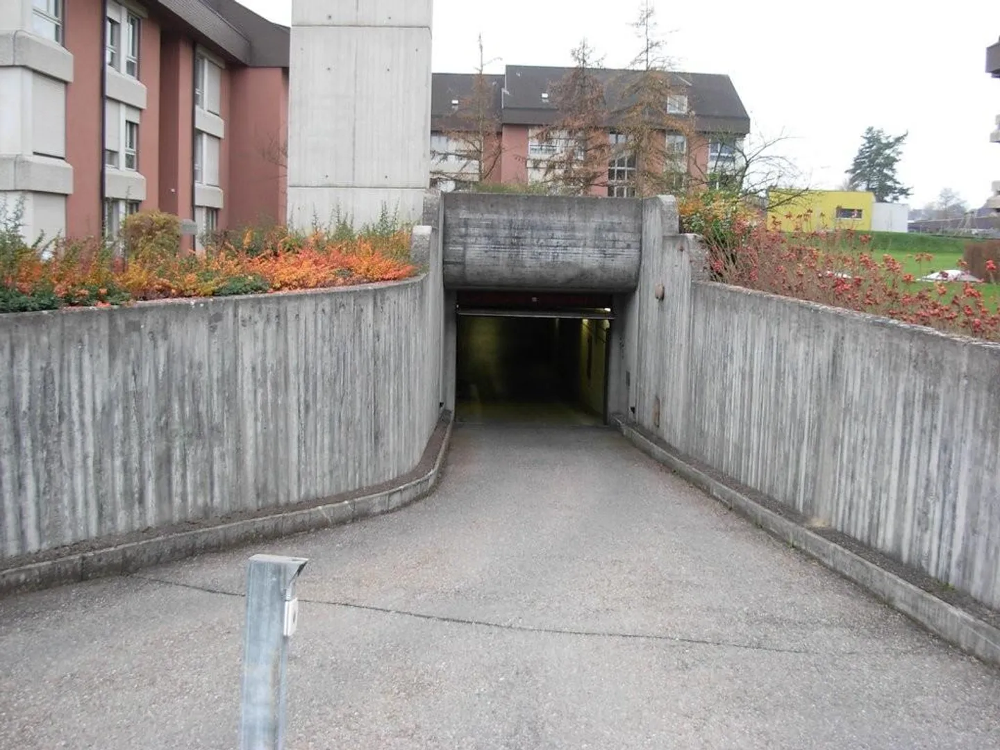 Einstellhallenplatz zu Vermieten - Foto 1 von 1