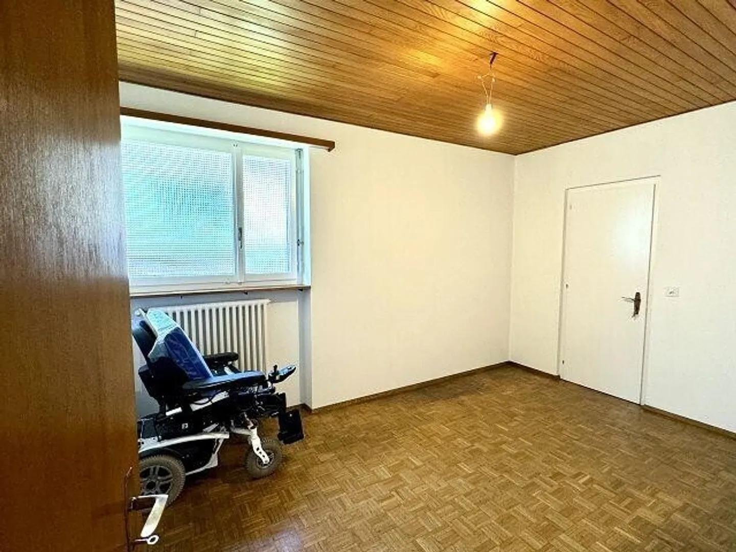 Appartamento ultimo piano di 6 1/2 locali con giardino e parcella - Foto 9 di 13